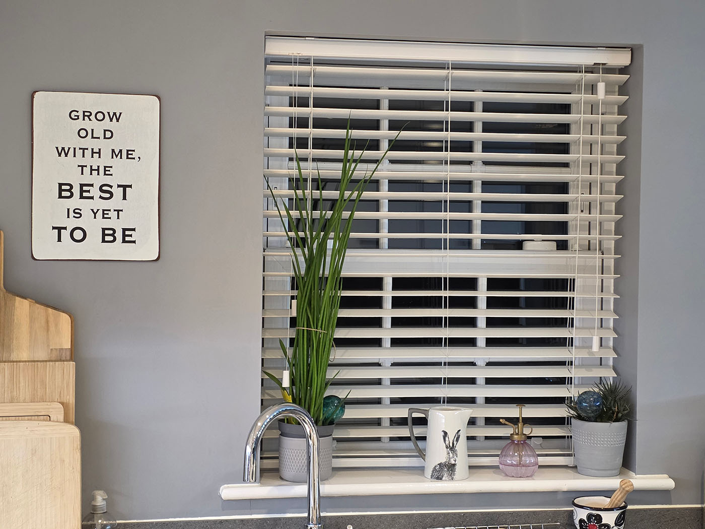 Why Faux Wood Blinds Are a Customer Favourite this image shows white faux wood blinds installed in Towcester