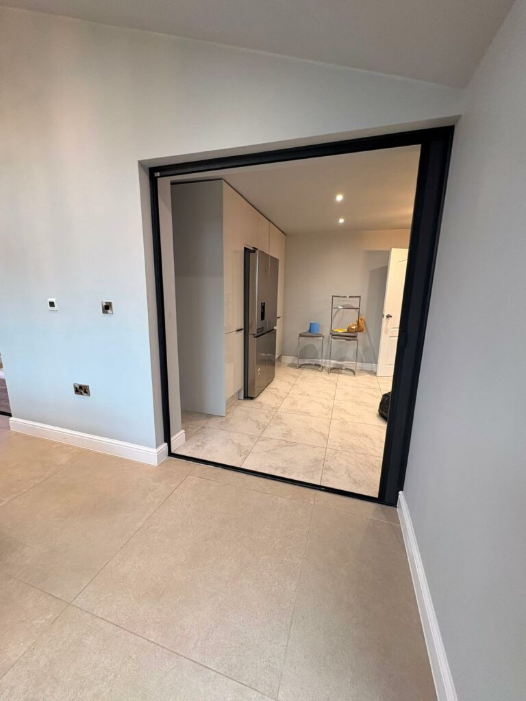 Made-to-measure Blind Screen dividing an open-plan living area